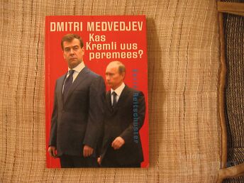 DMITRI MEDVEDEV-KAS KREMLI UUS PEREMEES? B.REITSCHUSTER /2008.A.216 LK.