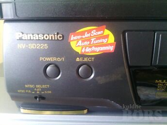 PANASONIC NV-SD 225 + 68 VHS KASSETTI