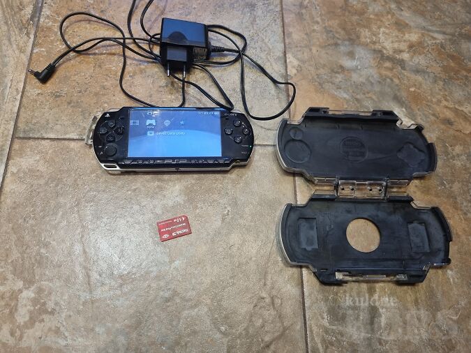 SONY PSP SLIM 2000 + 4GB MEMORY PLAYSTATION PORTABLE
